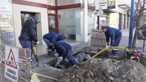 Repararon una pérdida de agua que llevaba cuatro meses y generó reclamos de vecinos de Roca