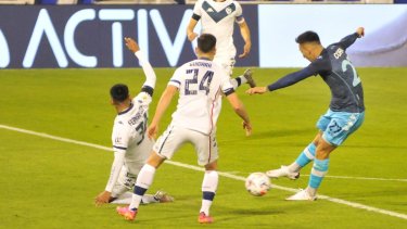 Vélez y Racing vuelven a jugar por el torneo de primera que recién comienza. 