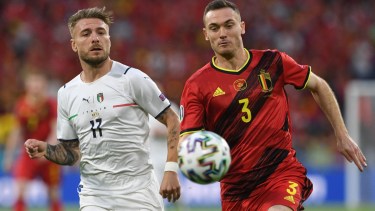 Immobile contra Vermaelen, uno de los duelos de la noche en el Allianz Arena de Munich, Alemania. 