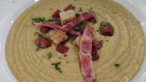 Sopa cremosa de batatas asadas