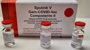 Rusia investigará la combinación de las vacunas Sputnik V con AstraZeneca