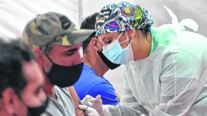 Plottier y La Angostura vacunarán a mayores de 35 años