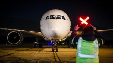 Llegó el tercer vuelo del día con vacunas y se superaron las 30 millones de dosis recibidas