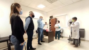 Godoy inició la vacunación a mayores de 18 años con un centenar de inscriptos