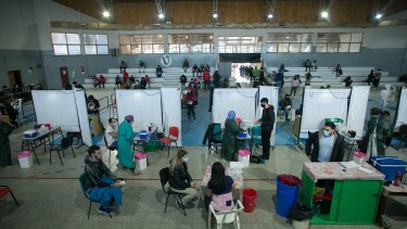 La inoculación para adolescentes de 12 a 17 años se iniciará con el grupo de factores de riesgo. Foto: Pablo Leguizamon