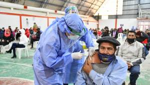 Mañana vacunarán en Plottier y Villa La Angostura a mayores de 35 sin comorbilidades y de 18 con factores de riesgo