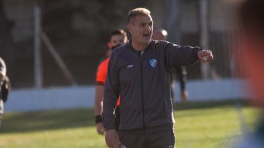 Luis Islas hizo su debut como técnico de Sol de Mayo. Foto: Pablo Leguizamon