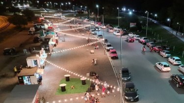 Los carros gastronómicos se encuentran ubicados en la costanera norte de la capital rionegrina. Foto Gentileza.