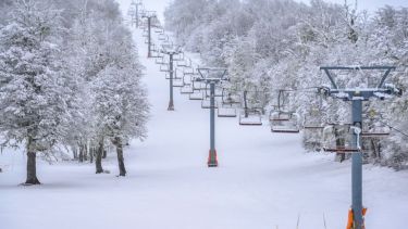La llegada de la nieve en cordillera fue celebrada en la zona andina.-