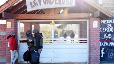 El lugar es custodiado por personal de Gendarmería. (Florencia Salto) 