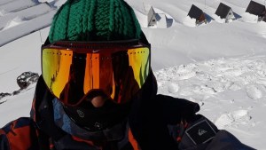 Copahue tapada por la nieve: las increíbles fotos de Nico, el único habitante de las termas en el invierno