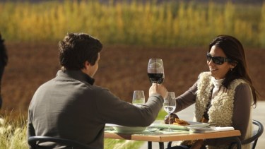 Para visitarlas, hay cinco bodegas a pocos kilómetros de Neuquén