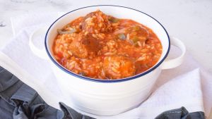 Probá este guisito de arroz y albóndigas veggie