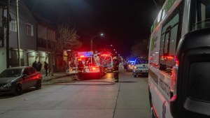 Fuego y pánico en un complejo de departamentos, en Roca