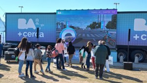 El camión de promoción turística de la ciudad de Buenos Aires llega a Neuquén