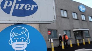 Pfizer permite la producción de genéricos de su píldora anticovid, pero con un alcance «restrictivo»