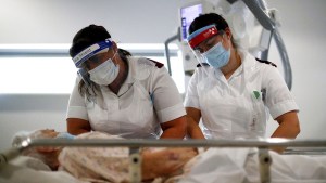 La variante Delta tiene el doble de riesgo de hospitalización