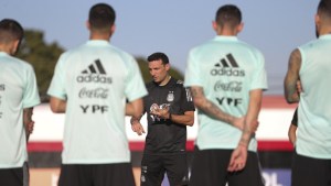 Scaloni y dos jugadores de la selección argentina se instalaron en Venezuela