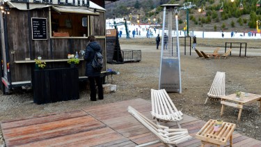 Escala para tomar algo caliente a metros del Play Park en la base del cerro Catedral. Foto: Alfredo Leiva.