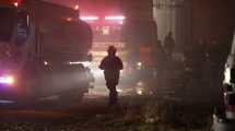 Imagen de Un voraz incendio afectó al Frigorífico Guerrico en Ruta 22: explotaron tubos de amoníaco