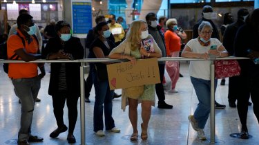 Se espera que los extranjeros estén vacunados contra el COVID-19 para ingresar al país. (Foto: AP)