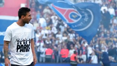 Messi se presentó en el Parque de los Príncipes. (Foto: AP)