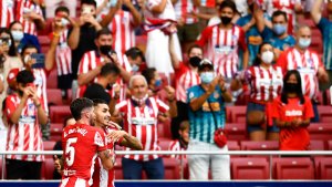 De la mano de Ángel Correa, Atlético de Madrid venció a Elche y es líder