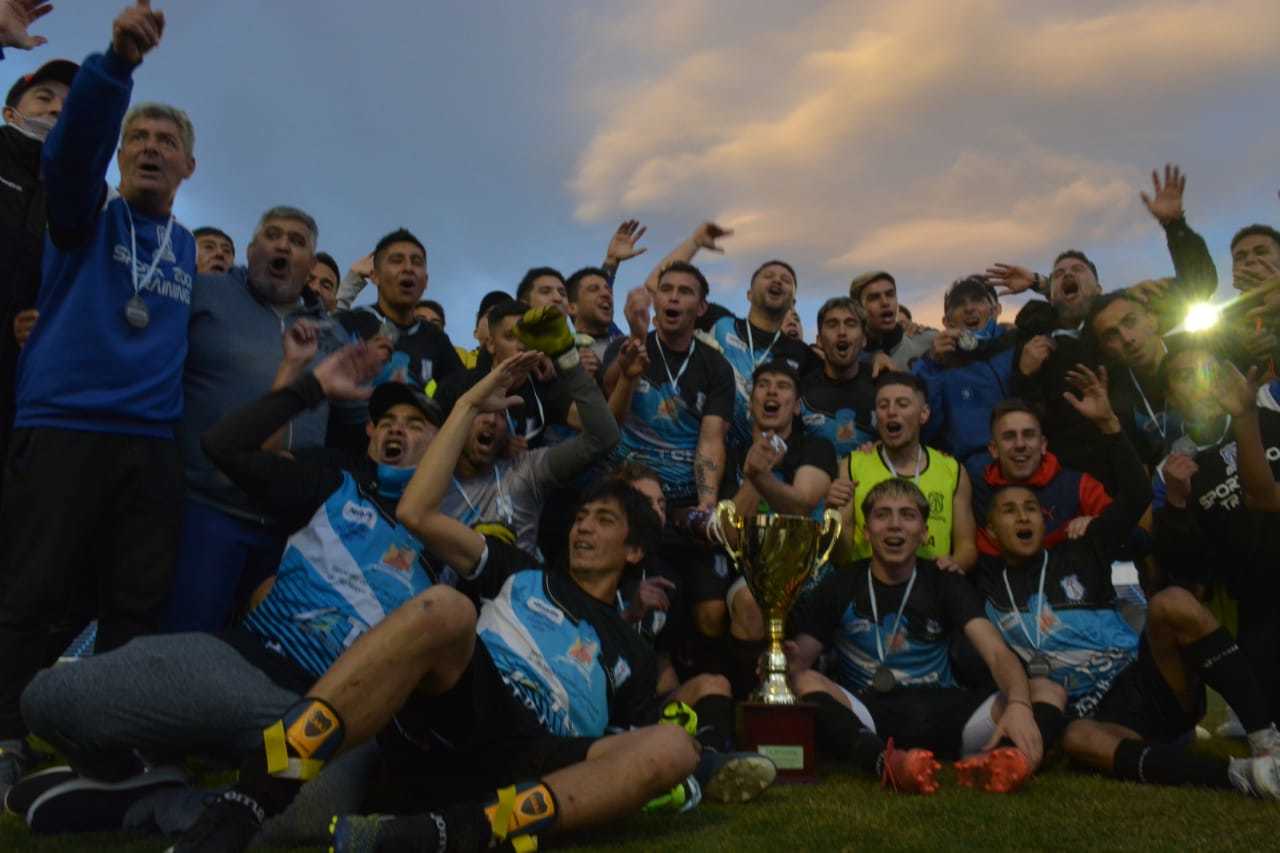 Rincón venció a Maronese y festejó su quinta Copa Neuquén. (Foto: Yamil Regules)
