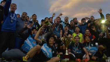Rincón venció a Maronese y festejó su quinta Copa Neuquén. (Foto: Yamil Regules)