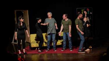 En esta obra aparecen todas las voces que habitan a los protagonistas. ¿Qué pasaría si nuestras voces hablaran más fuerte?, se preguntan. (Foto: gentileza Jor Guarnieri)