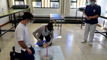En la Universidad del Comahue unos 400 alumnos realizan clases presenciales, especialmente prácticas y salidas de campo. Foto: Chino Leiva