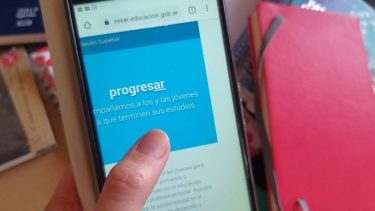 Las Becas Progresar parten de un programa del Ministerio de Educación, que se ejecuta el pago a través de la caja de la ANSES. 