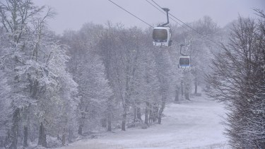 Así estaba el cerro de San Martín de los Andes durante la nevada de ayer. 