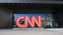 Imagen de La CNN despidió a tres empleados por ir a trabajar sin estar vacunados contra el coronavirus