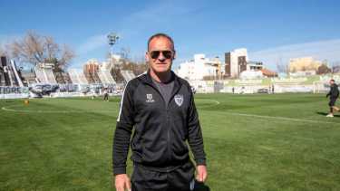 El Ruso recibió el reconocimiento de todo Cipolletti. (Foto: Juan Thomes)