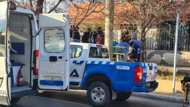 Operaron al hombre que fue herido en la vereda de un estudio contable en Cutral Co