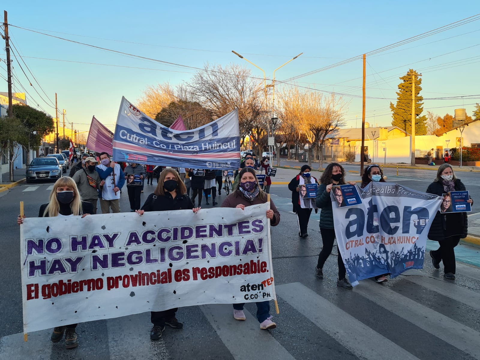 Cutral Co ATEN se movilizó a un mes de la muerte de la docente (Foto: Andrea Vazquez)