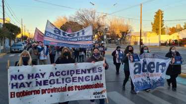 Cutral Co ATEN se movilizó a un mes de la muerte de la docente (Foto: Andrea Vazquez)