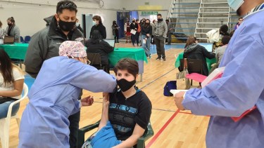 Hubo 500 dosis de Moderna para adolescentes en Cutral Co (Foto: Andrea Vazquez)