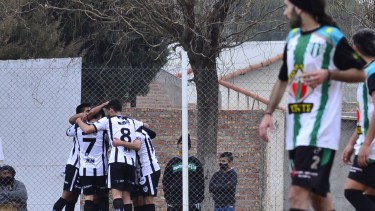 Cipo le ganó a Huergo como visitante. (Foto: Néstor Salas)