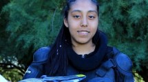 Imagen de Dania, la futura maestra que hace rugir su moto a campo traviesa