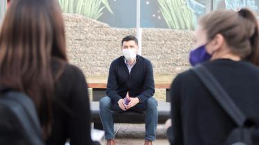 El vicegobernador hizo hincapié en la necesidad de un marco regulatorio de todos los servicios públicos. (Gentileza).-