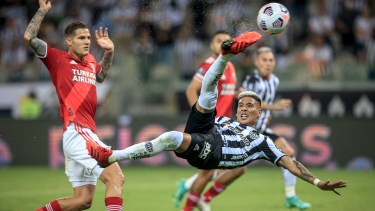 Zaracho metió el 1 a 0 con un golazo de chilena.