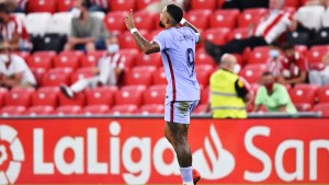 Barcelona empató en Bilbao con un golazo de Memphis Depay