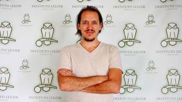 El investigador Emilio Kropff estaba interesado en diferentes disciplinas en su adolescencia. Ahora estudia fenómenos diversos