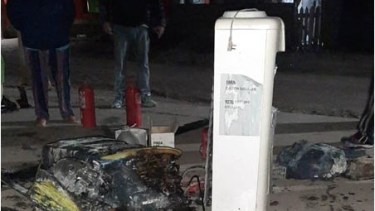 En primera instancia se pensó que había explotado un termotanque. Luego, las pericias lo descartaron. Fotos. Gentileza. 