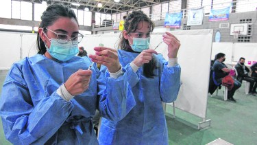 El Gobierno donará casi un millón de vacunas contra el Covid-19 a cinco países