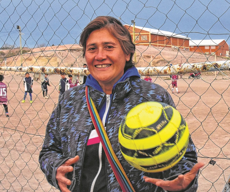 Andrea dirige el fútbol femenino en el Club Noroeste. Foto: Andrés Maripe
