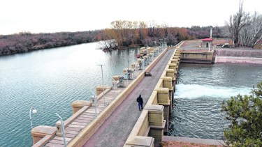 La erogación alcanzó para dar agua a toda la zona productiva, pero bajó la generación eléctrica.