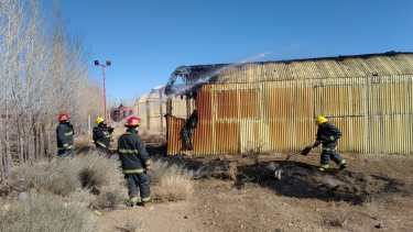 Dos dotaciones de bomberos acudieron a Filli Dei en Cutral Co (Gentileza)
